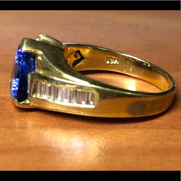 Tanzanite Ring With Diamonds, 18Kt Gold Ring - Picture 3 of 3
